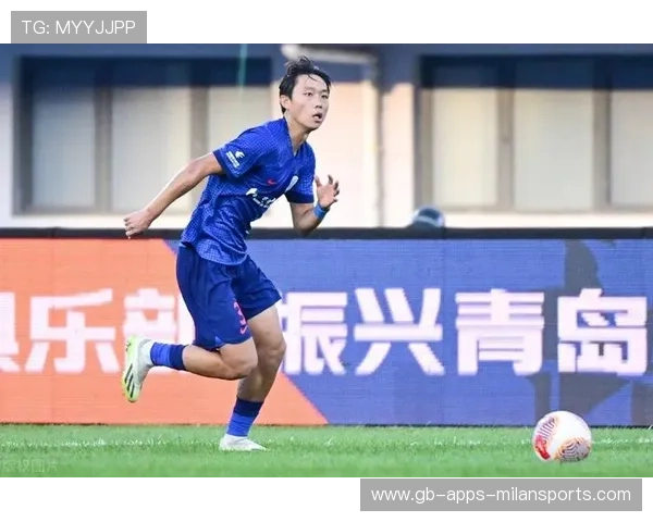 上海申花数次制造前场断球，攻势随即爆发