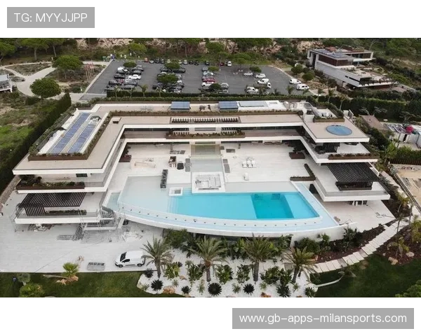 C罗被曝豪掷千万买别墅，邻居惊呼太奢华